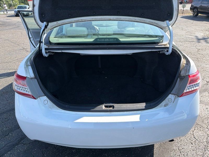 Used 2011 Toyota Camry LE FWD image 10