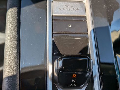 Used 2025 Volkswagen Atlas SEL Premium R-Line image 31