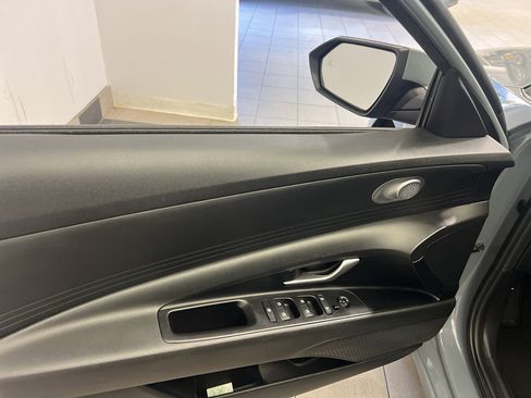 Used 2021 Hyundai Elantra SEL FWD image 7