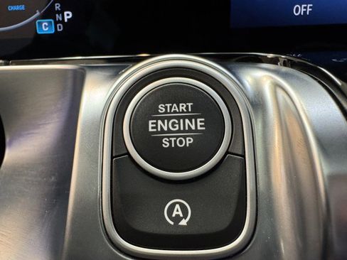 Certified 2025 Mercedes-Benz GLB 250 image 21