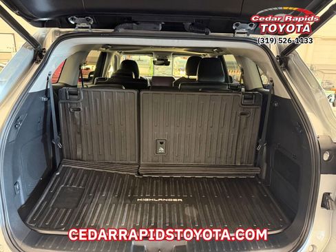 Used 2023 Toyota Highlander Limited image 11