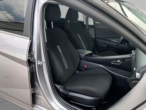 Used 2024 Hyundai Elantra SEL w/ Convenience Package FWD image 9