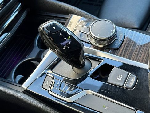 Used 2019 BMW 530i w/ Convenience Package image 23