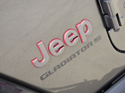 New 2025 Jeep Gladiator Rubicon w/ Convenience Group image 10