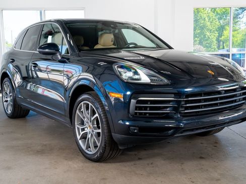 Used 2021 Porsche Cayenne image 4