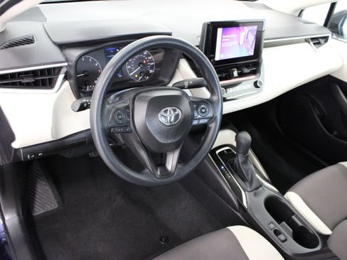 Used 2025 Toyota Corolla LE FWD image 12