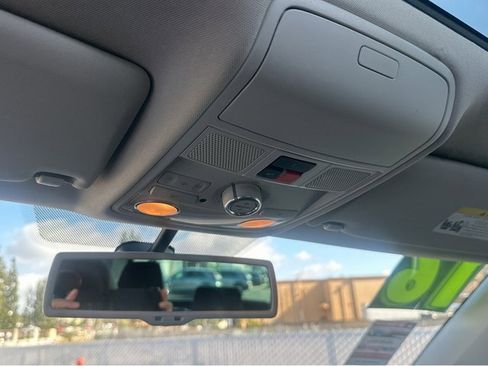 Used 2016 Volkswagen Tiguan SE image 24