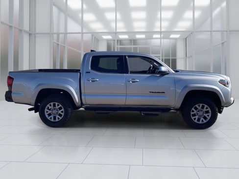 Used 2018 Toyota Tacoma SR5 image 7