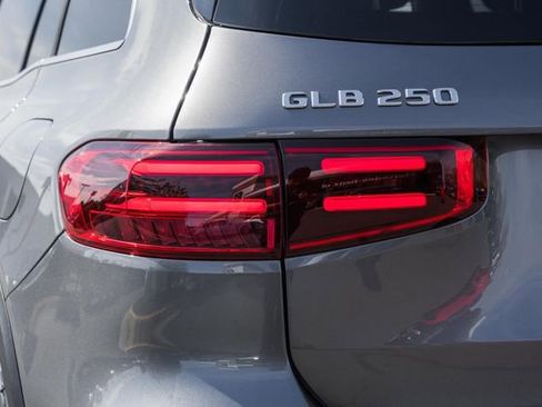 New 2026 Mercedes-Benz GLB 250 4MATIC image 8