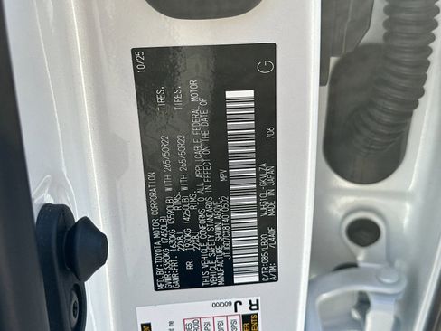 Used 2026 Lexus LX 700h Luxury image 37