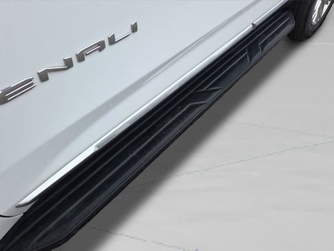 Used 2025 GMC Yukon Denali image 11