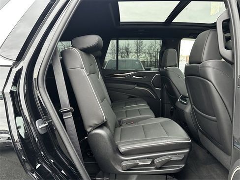 Used 2023 Cadillac Escalade Premium Luxury image 36