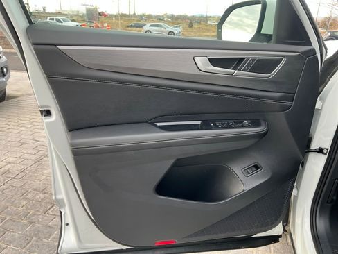 Certified 2025 Volkswagen Atlas Cross Sport SE image 12