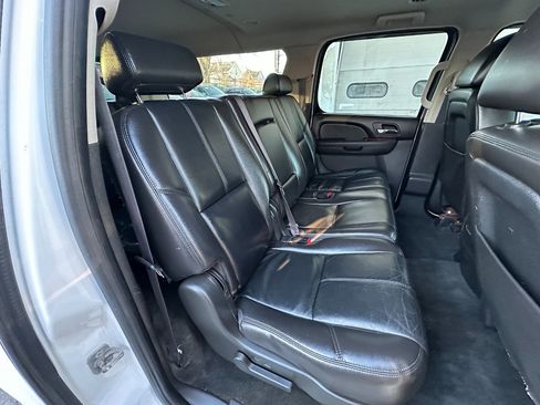 Used 2011 GMC Yukon XL SLT image 30