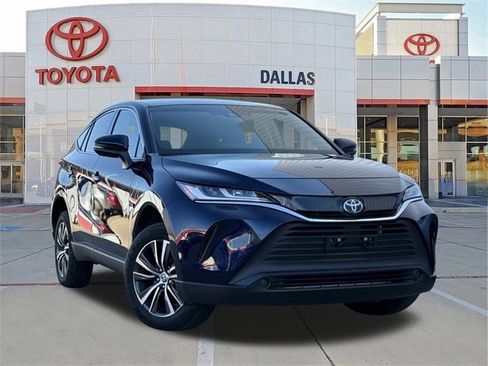 Used 2023 Toyota Venza LE image 1