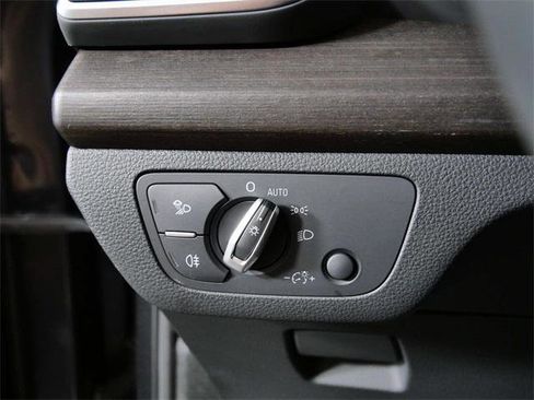 Used 2024 Audi Q5 e Premium Plus w/ Premium Plus Package image 25