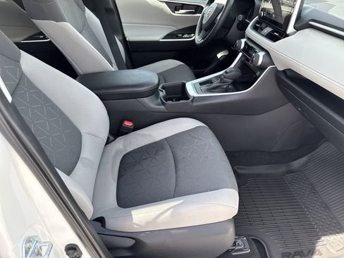 Used 2025 Toyota RAV4 XLE w/ Convenience Package image 13
