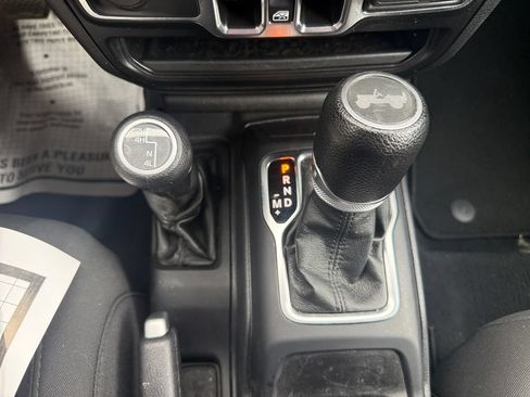 Used 2022 Jeep Wrangler Unlimited Sport AWD/4WD image 27