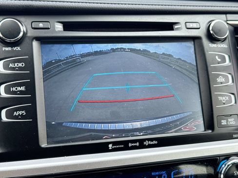 Used 2017 Toyota Highlander XLE FWD image 17
