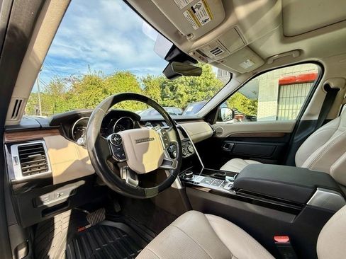 Used 2017 Land Rover Discovery HSE image 15