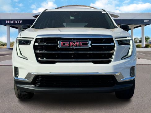 Used 2025 GMC Acadia Elevation w/ Elevation Premium Package image 4