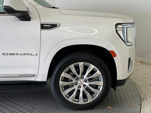 Used 2021 GMC Yukon Denali w/ Denali Premium Package image 10