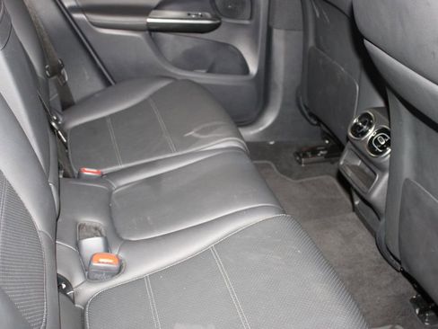 Used 2024 Mercedes-Benz GLC 300 4MATIC image 26