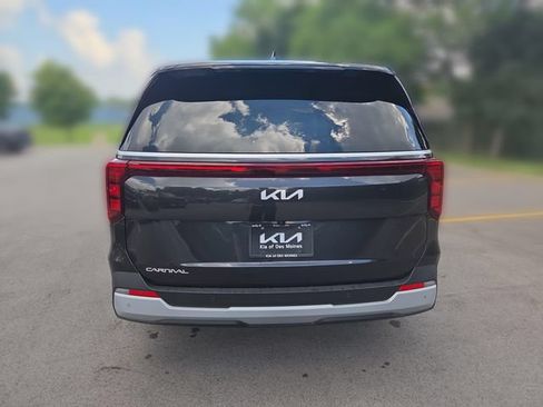 Certified 2026 Kia Carnival FWD image 4