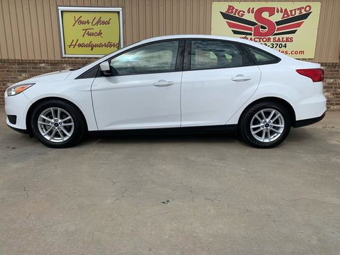 Used 2018 Ford Focus SE FWD image 5