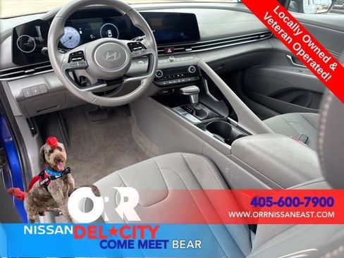 Used 2025 Hyundai Elantra SEL image 12