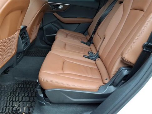Used 2025 Audi Q7 3.0T Premium Plus image 11