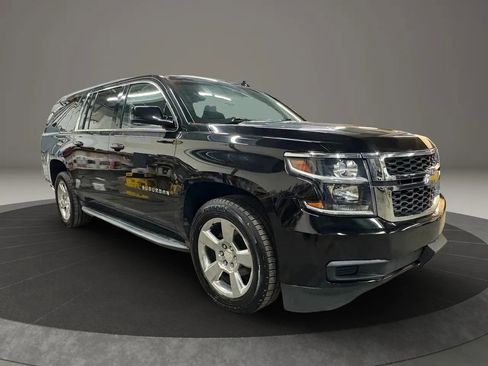Used 2016 Chevrolet Suburban LT image 2