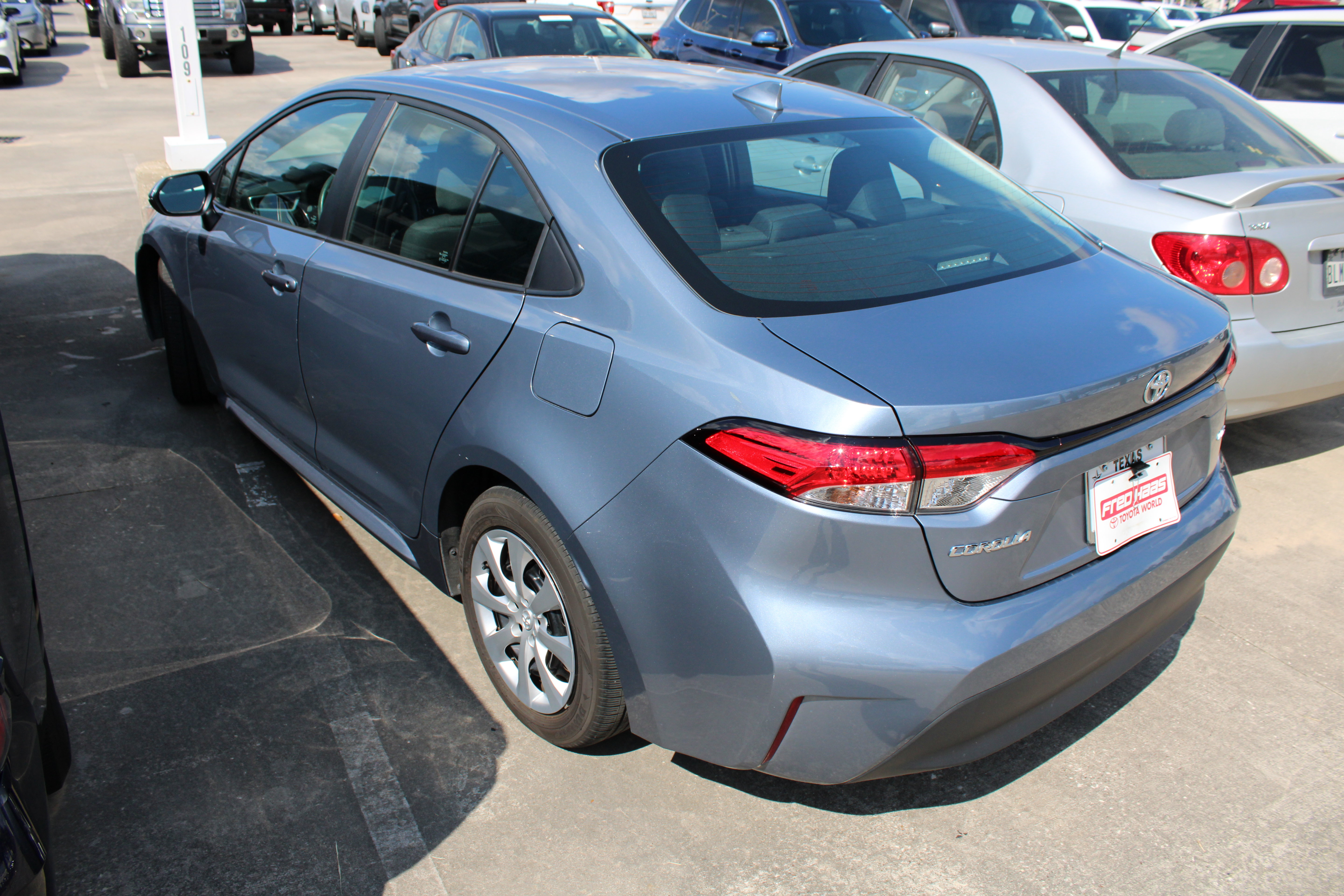Used 2023 Toyota Corolla LE FWD image 5