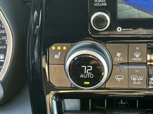 Used 2021 Toyota Highlander XLE image 29