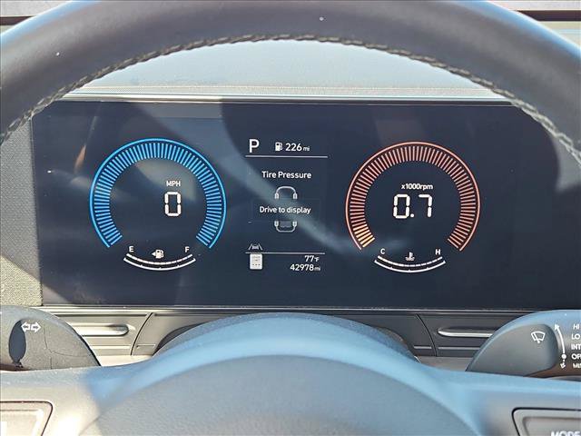 Used 2025 Hyundai Kona SEL FWD image 11