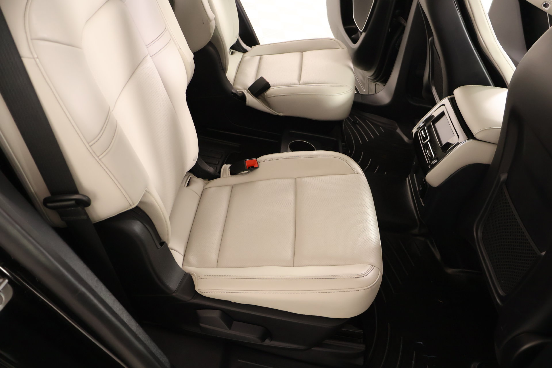 Used 2025 Lincoln Aviator 2WD w/ Jet Appearance Package image 16