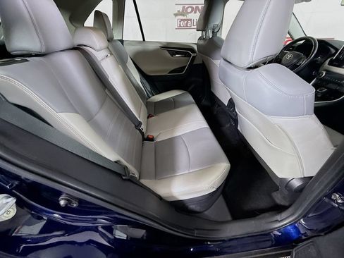Used 2019 Toyota RAV4 Limited w/ Carpet Mat Package AWD/4WD image 30