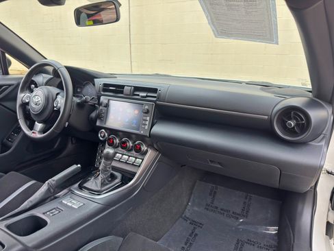 Used 2023 Toyota GR86 Premium w/ ALL Weather Mat Package (TMS) RWD image 13