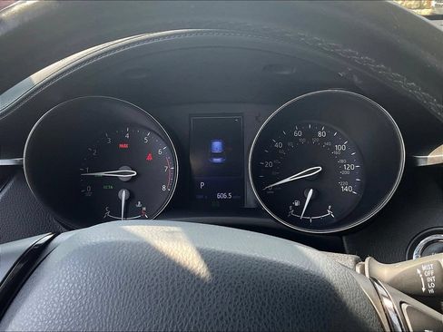 Used 2018 Toyota C-HR XLE FWD image 12