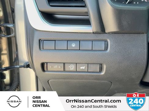 Used 2024 Nissan Rogue SV AWD/4WD image 18