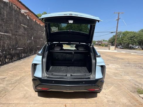 Used 2024 Cadillac Lyriq Luxury w/ LPO, Floor Liner Package AWD/4WD image 7