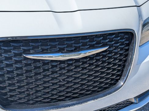 Used 2020 Chrysler 300 S image 11