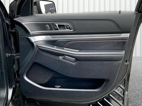 Used 2018 Ford Explorer Sport image 30