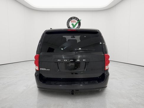 Used 2015 Dodge Grand Caravan SXT FWD image 4