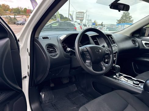 Used 2018 Nissan Pathfinder S image 10