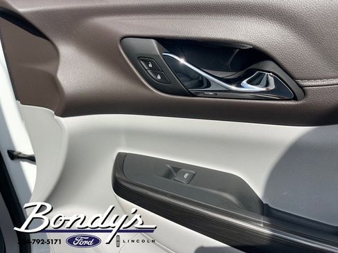 Used 2023 GMC Acadia SLT w/ Technology Package image 25