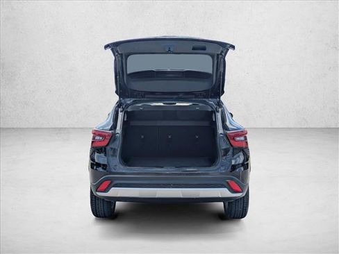 Used 2025 Chevrolet Trax LT w/ LT Convenience Package FWD image 6