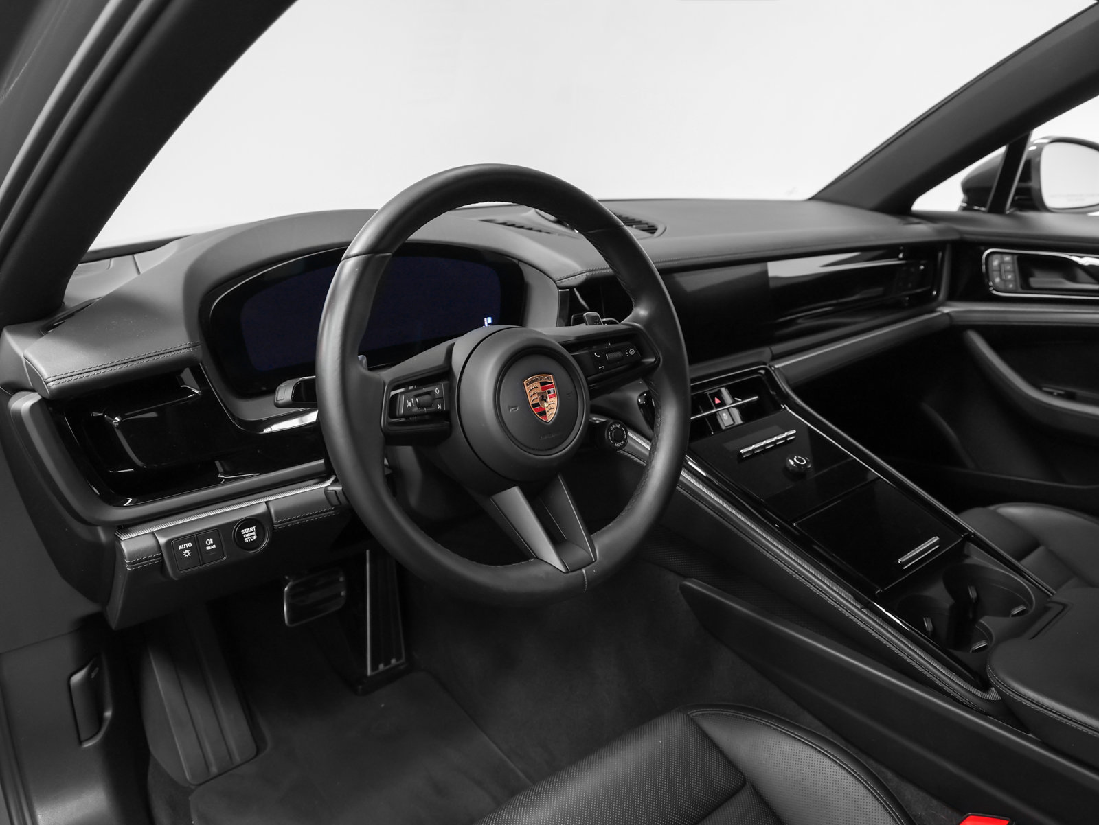 Certified 2025 Porsche Panamera 4 AWD/4WD image 4