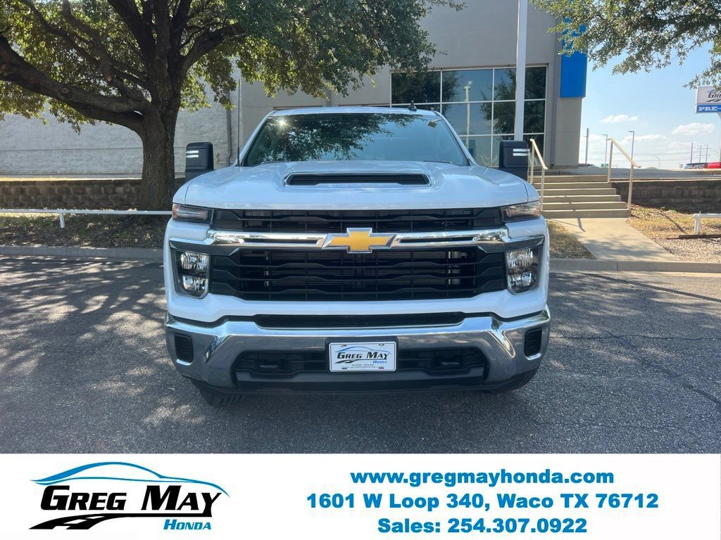Used 2026 Chevrolet Silverado 2500 LT AWD/4WD image 2
