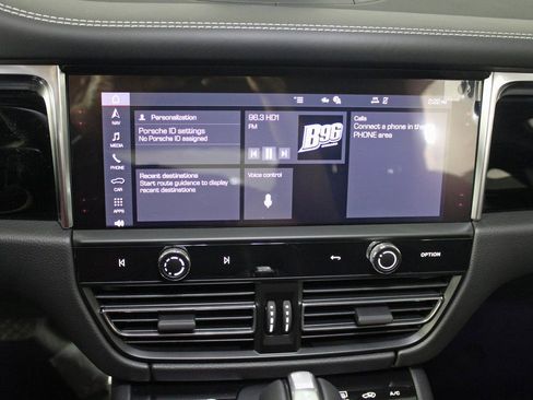 Certified 2025 Porsche Macan S image 25